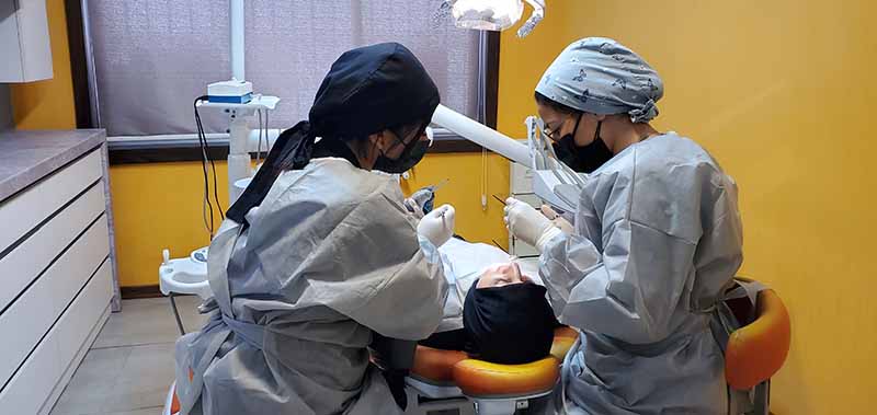 متخصص ایمپلنت در اراک 1 متخصص ایمپلنت در اراک دکتر مبینا کمانی